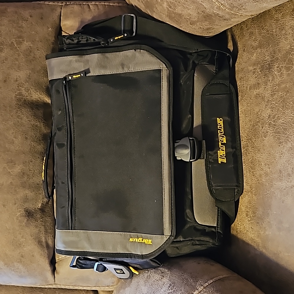 Targus laptop bag.